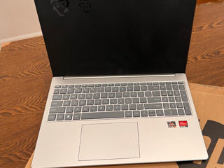 Laptop HP cu ecran tactil de 15,6"