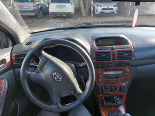 Toyota Avensis foto 4