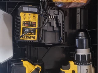 Dewalt DCD 996P2T, Brushles,  с 2 батареями на 5 ампер зарядное и кейс