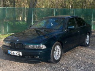 BMW 5 Series foto 4