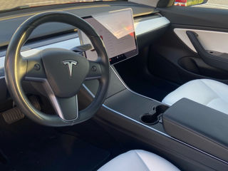 Tesla Model 3 foto 2