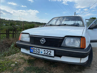 Opel Ascona foto 4