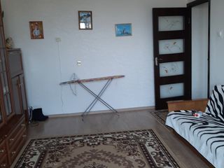 Vînd apartament cu 3 camere in satul Cojusna.tel 068197151 foto 8