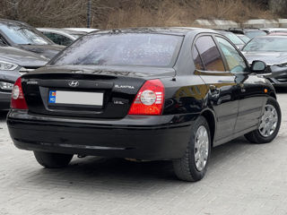 Hyundai Elantra foto 3