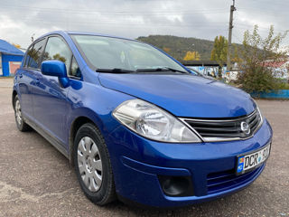 Nissan Versa foto 2