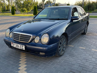 Mercedes E-Class foto 2