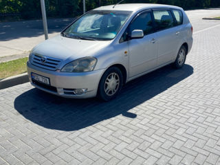 Toyota Avensis Verso foto 2