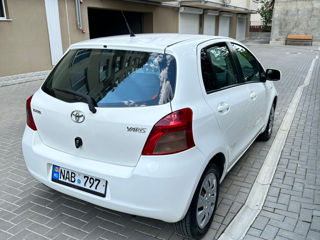 Toyota Yaris foto 2