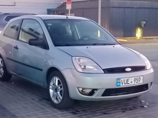 Ford Fiesta foto 2