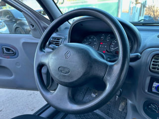 Renault Clio foto 11