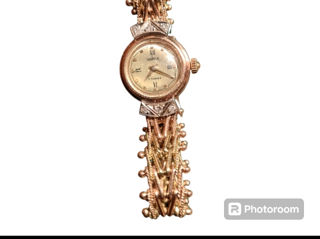 Предлагает продажа золотые часы женские золотым браслетом