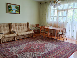 Vând casa de locuit 303 m2, terenul 9 ari, garaj (5 minute de la Chisinau) foto 8