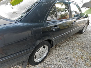 Mercedes C-Class foto 4