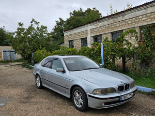 BMW 5 Series foto 1