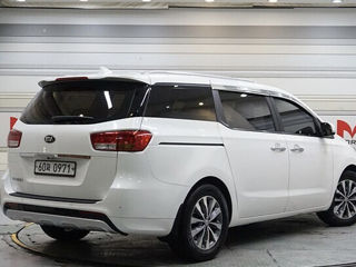 KIA Carnival foto 4