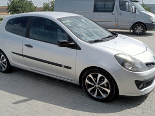 Renault Clio foto 1