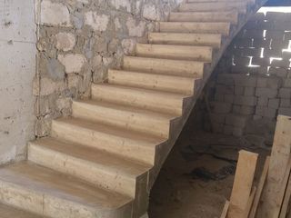scarii de beton armat
