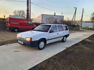 Opel Kadett foto 2