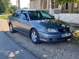 Toyota Avensis foto 2