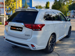 Mitsubishi Outlander foto 3