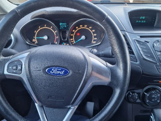 Ford Fiesta foto 8