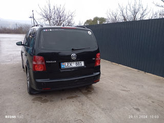 Volkswagen Touran foto 4