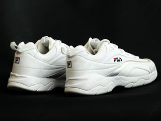 Adidaşii pentru femei albii Fila Ray. Женские кроссовки Fila Ray foto 2