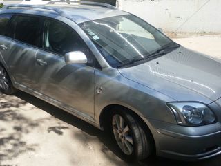 Toyota Avensis foto 4