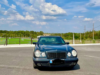 Mercedes E-Class foto 2