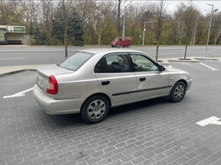 Hyundai Accent foto 6