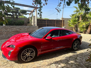 Porsche Taycan foto 6