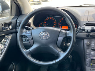 Toyota Avensis foto 11