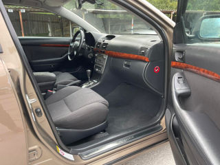 Toyota Avensis foto 9