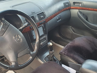 Toyota Avensis foto 5