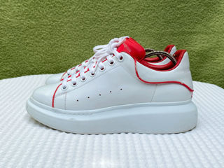 Alexander McQueen Oversized Sneakers. Размер 40. В хорошем состоянии. Made In Italy. foto 1