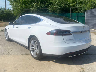 Tesla Model S foto 2