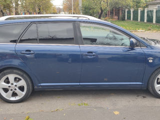 Toyota Avensis foto 5