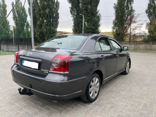 Toyota Avensis foto 6