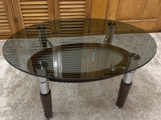Masă de lemn cu sticlă călită / стол из дерева с закаленным стеклом