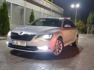 Skoda Superb foto 1