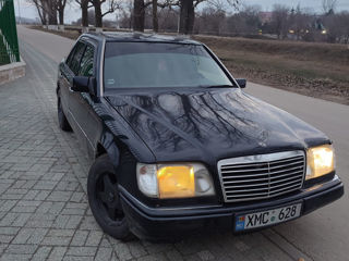 Mercedes Series (W124) foto 1