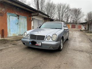 Mercedes E-Class foto 2