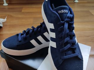 Продам новые кроссовки Adidas наш 44-44,5 размер,стелька 28,5 см оригинал foto 1