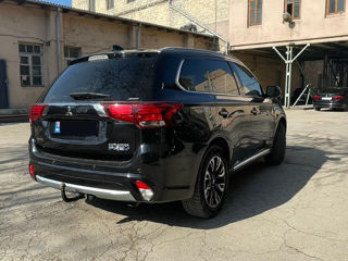 Mitsubishi Outlander foto 2