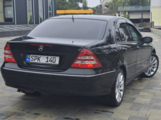 Mercedes C-Class foto 3