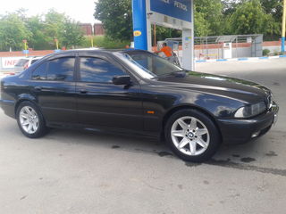 BMW 5 Series foto 3