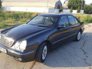 Mercedes E Class foto 1