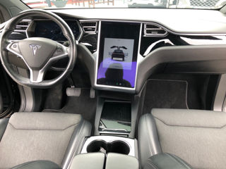 Tesla Model X foto 11