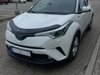 Toyota C-HR foto 2