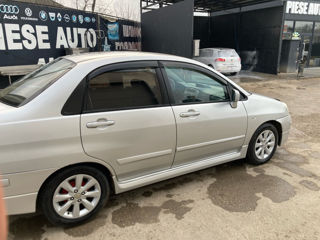 Suzuki Liana foto 2